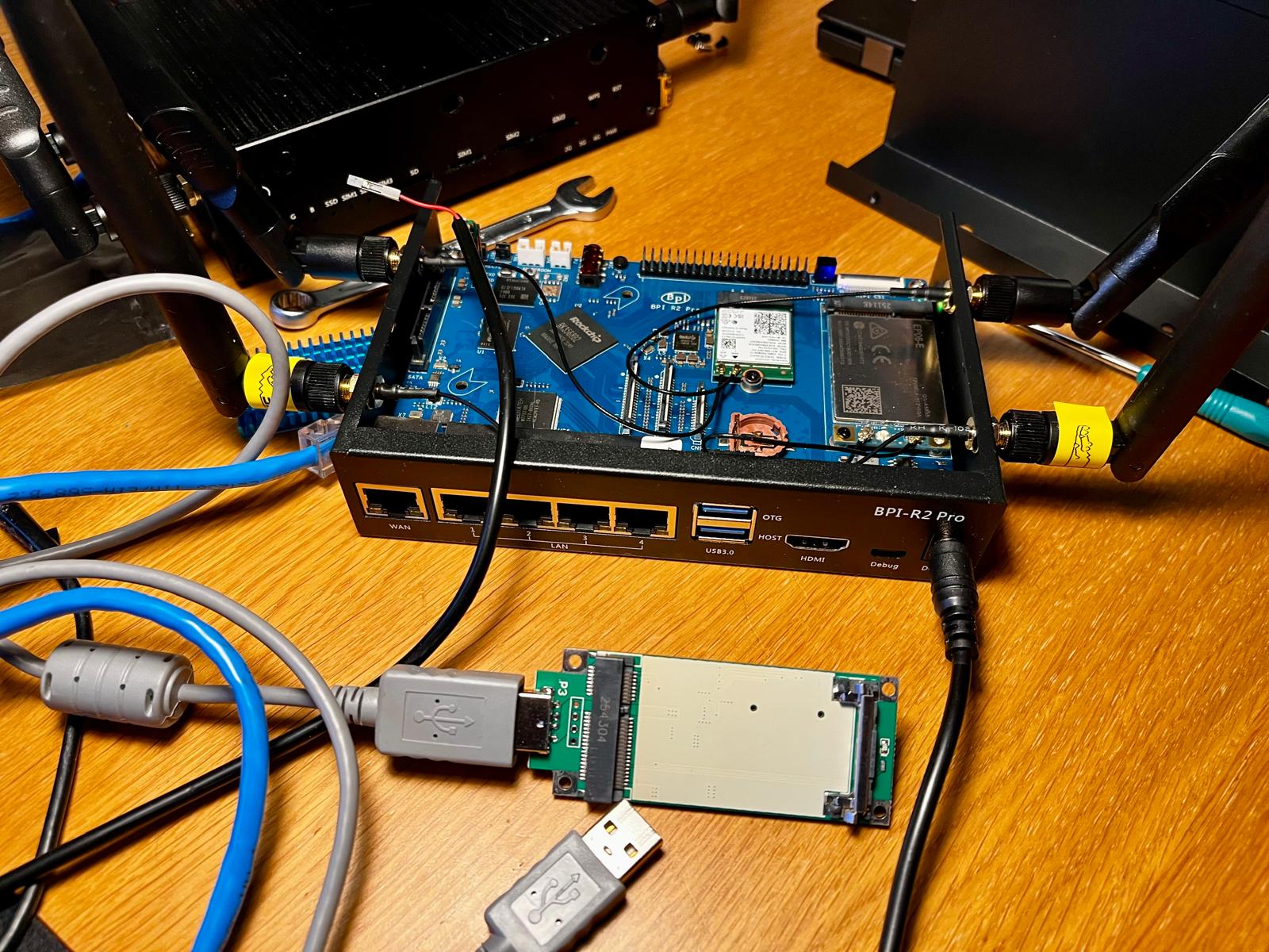 The BPI-R2 Pro with an Intel AX210 and a Quectel EP06-E LTE modem, cables everywhere.